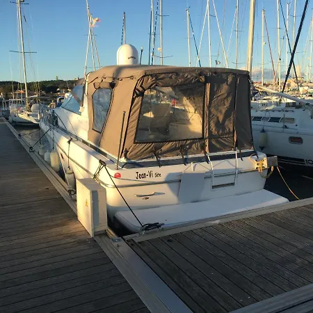 Bateau A Quai Агд