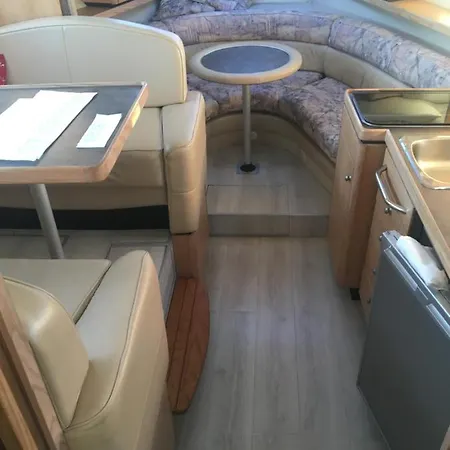 Bateau A Quai Ботель *