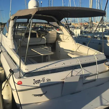 Bateau A Quai Ботель